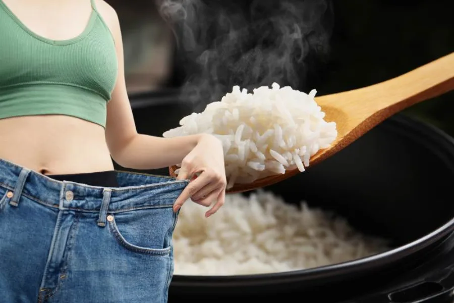 چه زمانی بعد از عمل اسلیو معده می‌توان برنج خورد؟